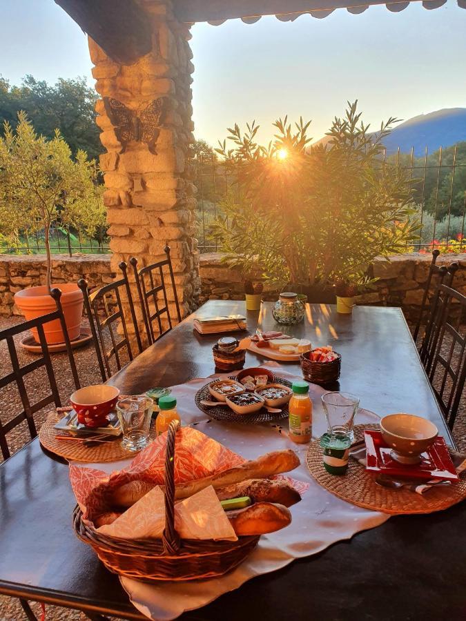 Les Logis De Paban Bed & Breakfast Crestet Luaran gambar